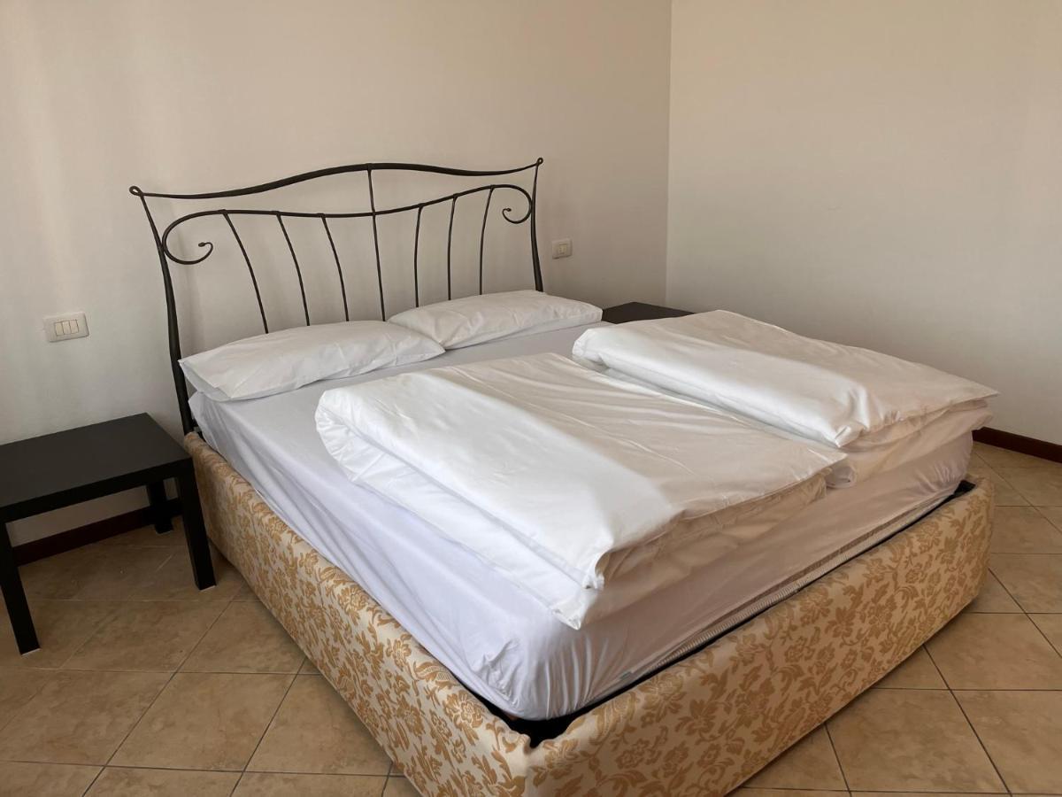 Sebino 11 Apartment Peschiera del Garda Bagian luar foto