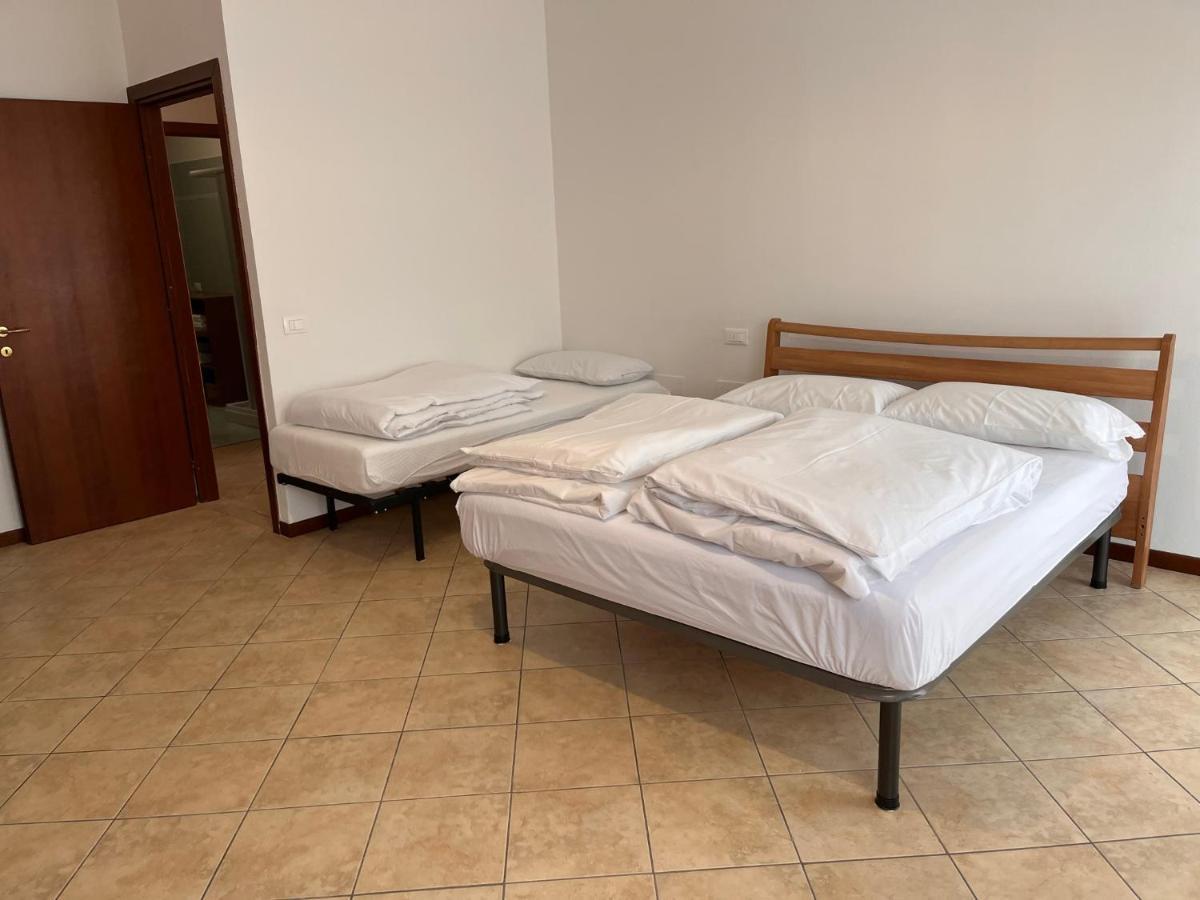 Sebino 11 Apartment Peschiera del Garda Bagian luar foto