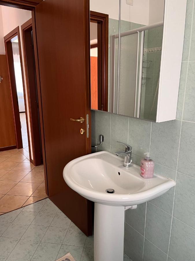 Sebino 11 Apartment Peschiera del Garda Bagian luar foto