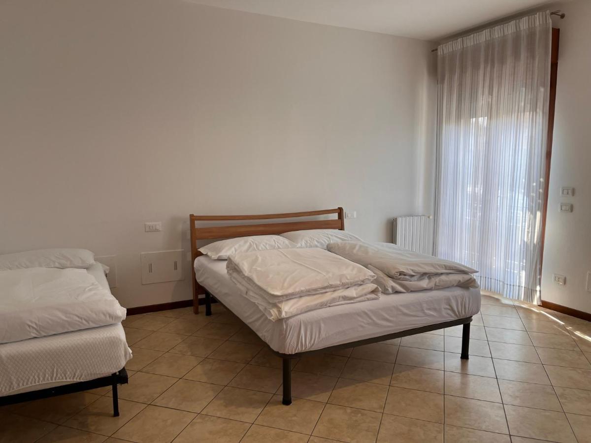 Sebino 11 Apartment Peschiera del Garda Bagian luar foto