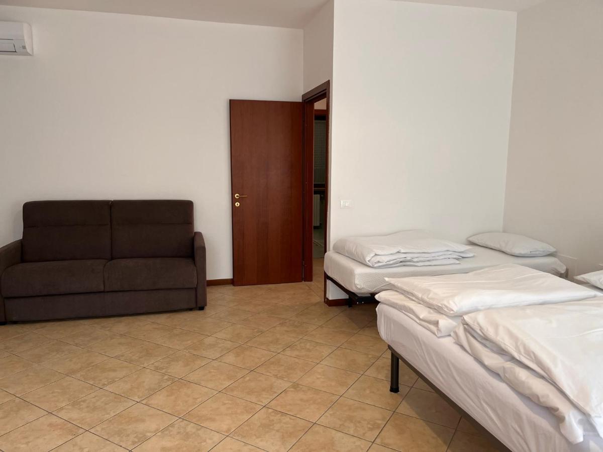 Sebino 11 Apartment Peschiera del Garda Bagian luar foto
