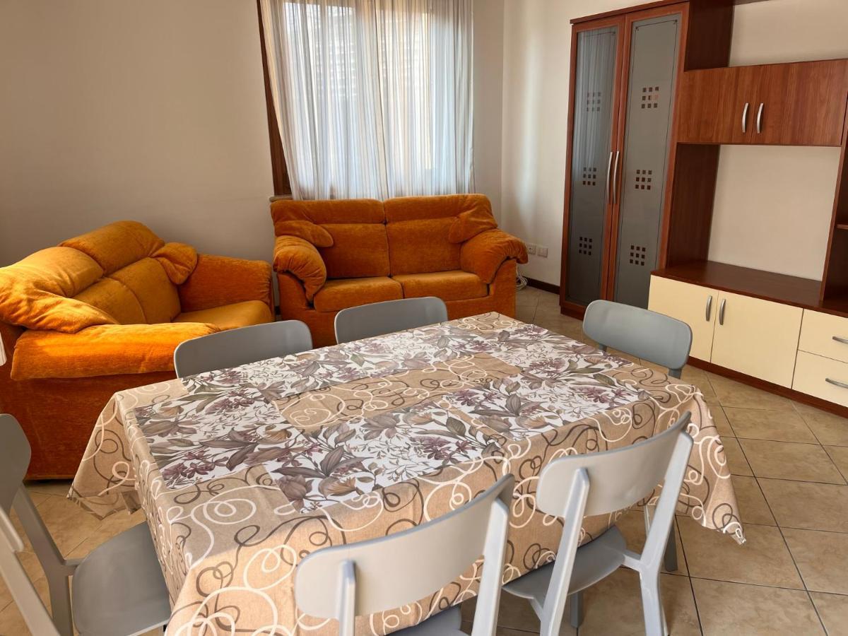 Sebino 11 Apartment Peschiera del Garda Bagian luar foto