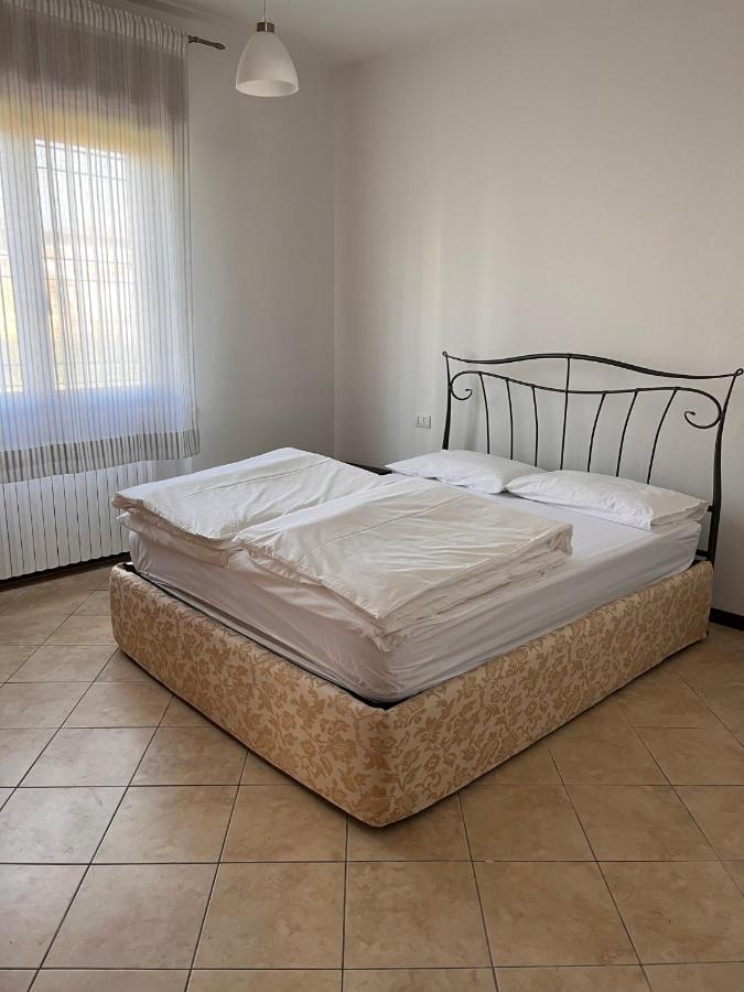 Sebino 11 Apartment Peschiera del Garda Bagian luar foto