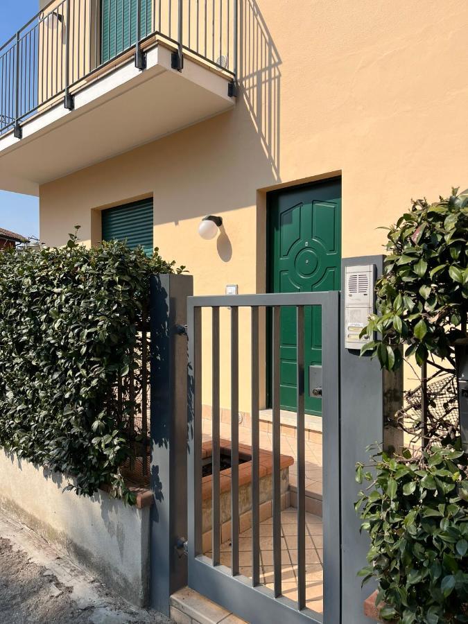 Sebino 11 Apartment Peschiera del Garda Bagian luar foto
