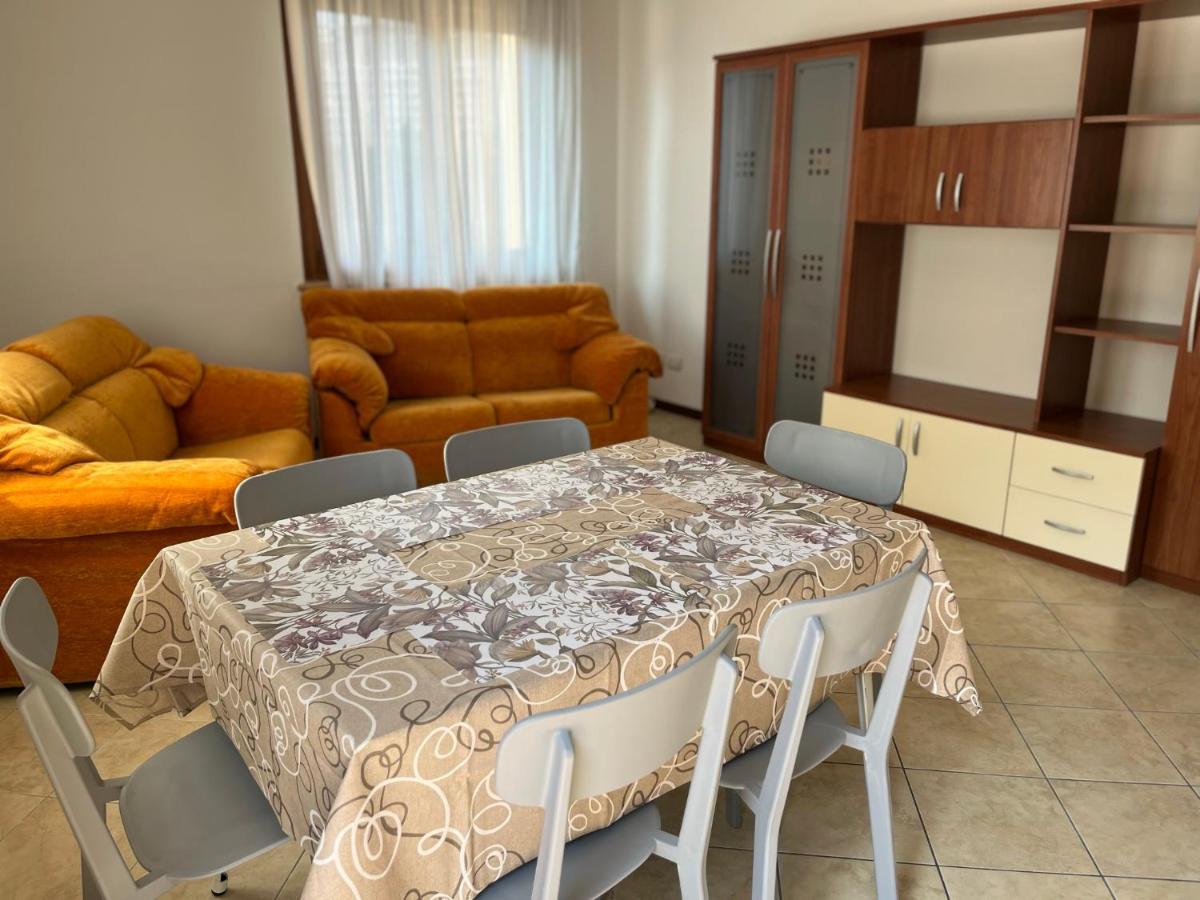 Sebino 11 Apartment Peschiera del Garda Bagian luar foto