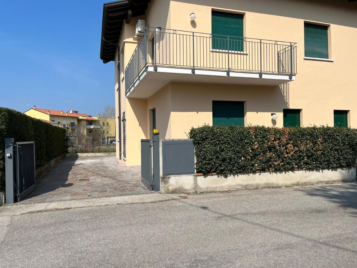 Sebino 11 Apartment Peschiera del Garda Bagian luar foto