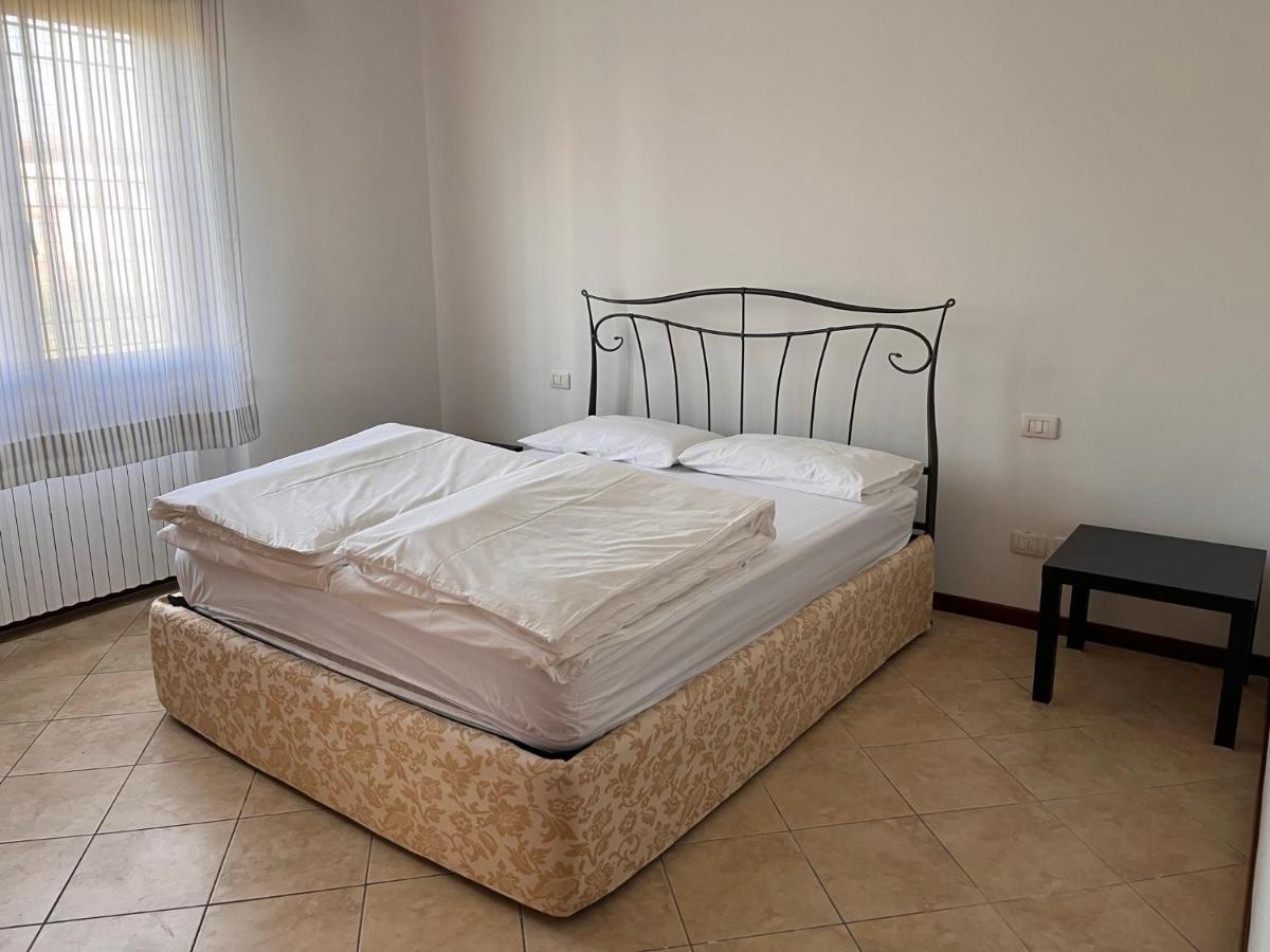 Sebino 11 Apartment Peschiera del Garda Bagian luar foto