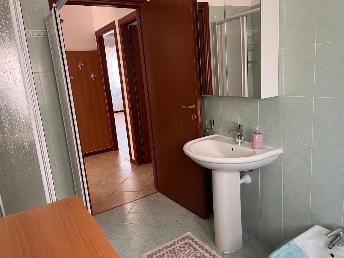 Sebino 11 Apartment Peschiera del Garda Bagian luar foto