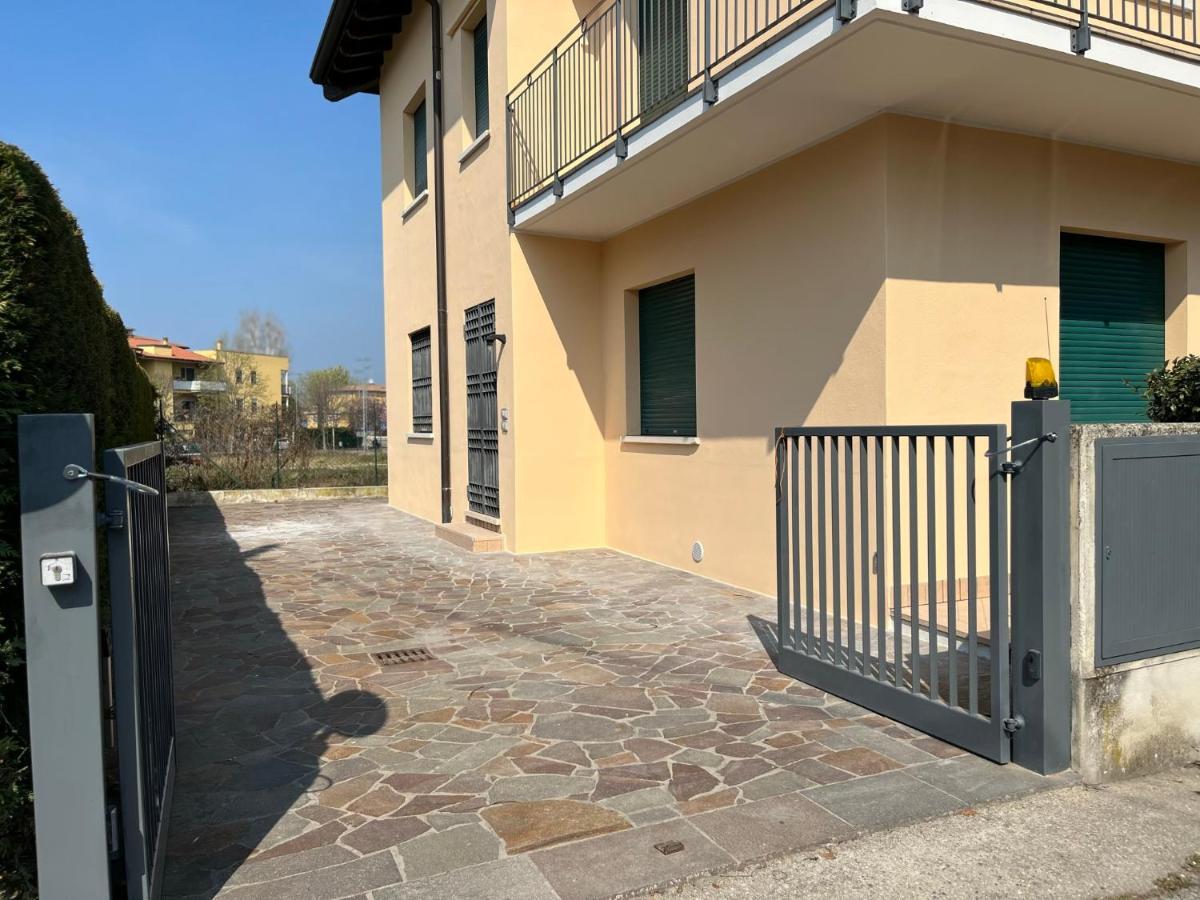 Sebino 11 Apartment Peschiera del Garda Bagian luar foto