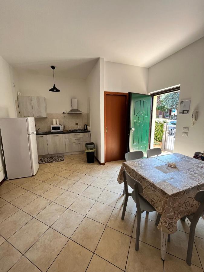 Sebino 11 Apartment Peschiera del Garda Bagian luar foto