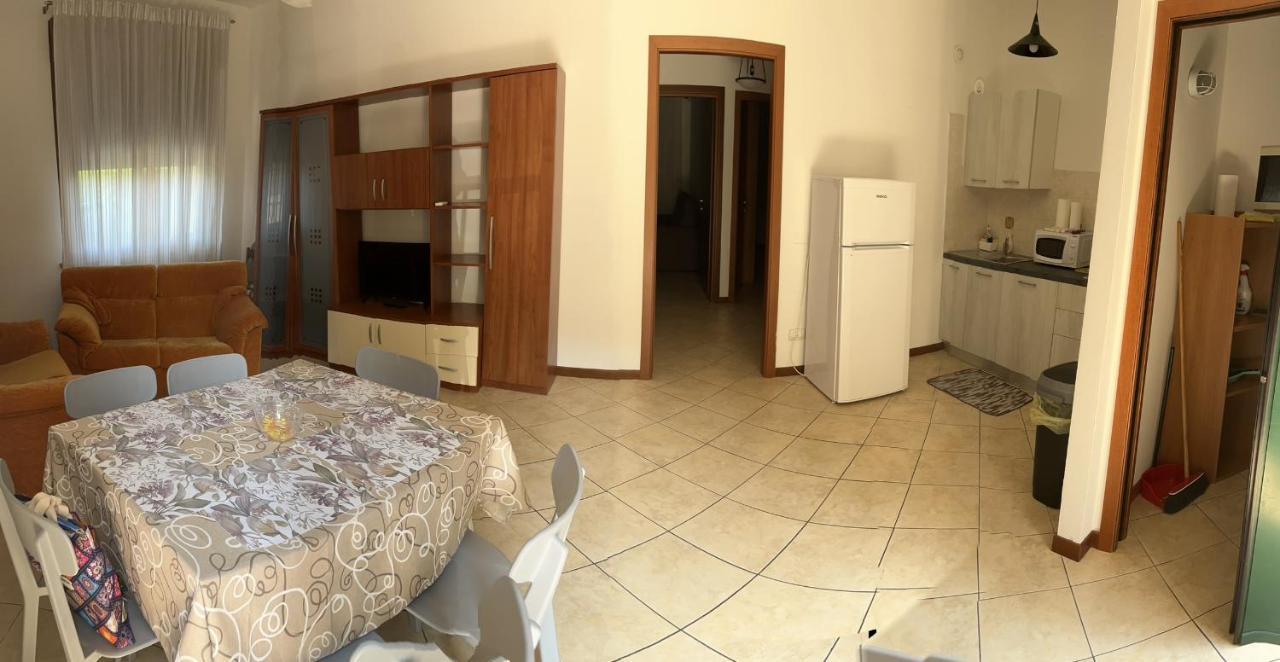 Sebino 11 Apartment Peschiera del Garda Bagian luar foto