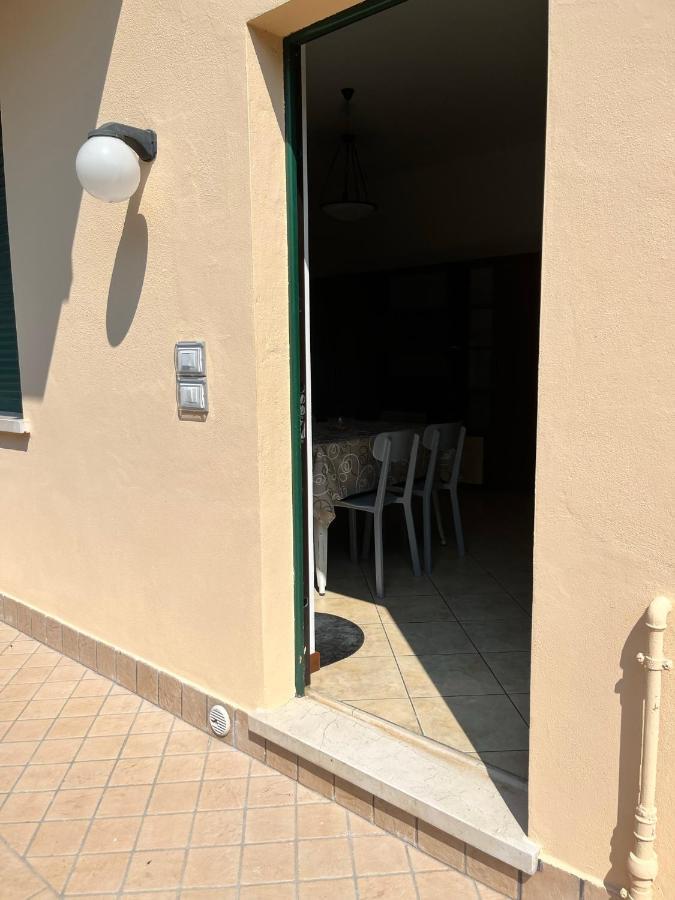 Sebino 11 Apartment Peschiera del Garda Bagian luar foto