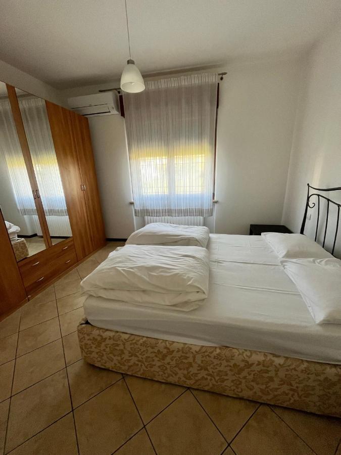 Sebino 11 Apartment Peschiera del Garda Bagian luar foto