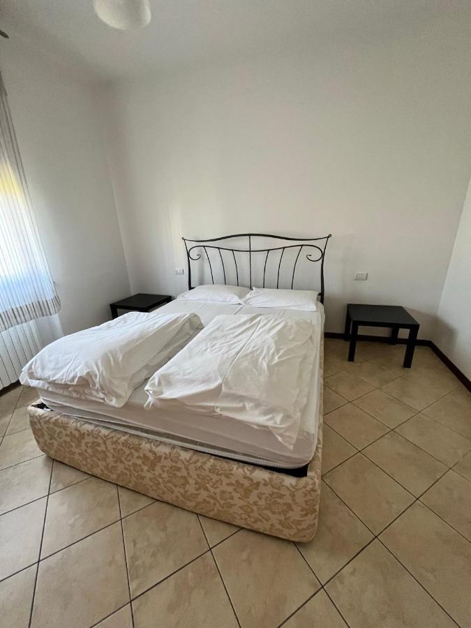 Sebino 11 Apartment Peschiera del Garda Bagian luar foto