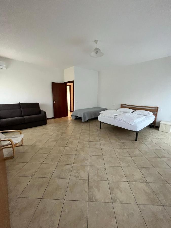 Sebino 11 Apartment Peschiera del Garda Bagian luar foto