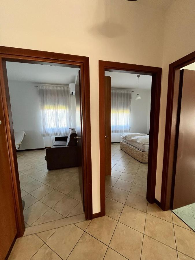 Sebino 11 Apartment Peschiera del Garda Bagian luar foto